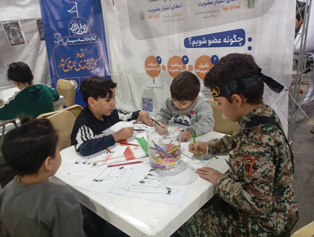 حضور کتابخانه سیار  ملارد در تجمعات مردمی شبانه میدان صادقیه تهران