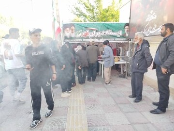 ایستگاه «ایستاده برای ایران» اداره کتابخانه‌های عمومی شهرستان بروجرد به مناسبت روز معلم و پویش جان فدا