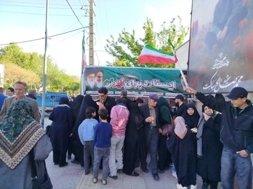 ایستگاه «ایستاده برای ایران» اداره کتابخانه‌های عمومی شهرستان بروجرد به مناسبت روز معلم و پویش جان فدا