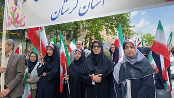 حضور مدیرکل و کارکنان اداره کل کتابخانه های عمومی لرستان و کتابداران کتابخانه ها در رزمایش جان فداییان ایران امام رضایی در روز ولادت امام هشتم در شهرستان خرم آباد و همزمان در سراسر کشور