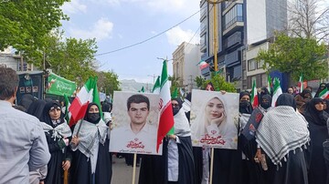 حضور مدیرکل و کارکنان اداره کل کتابخانه های عمومی لرستان و کتابداران کتابخانه ها در رزمایش جان فداییان ایران امام رضایی در روز ولادت امام هشتم در شهرستان خرم آباد و همزمان در سراسر کشور