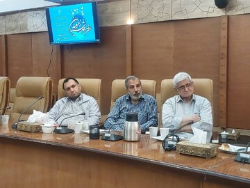عصر شعر «زمزمه قدسیان» در تهران برگزار شد