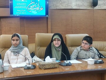 فاطمه و علی صالح محمدی، عضو محفل ادبی جوانه های کتابخانه مرکزی پارک شهر-عصر شعر «زمزمه قدسیان» در تهران 