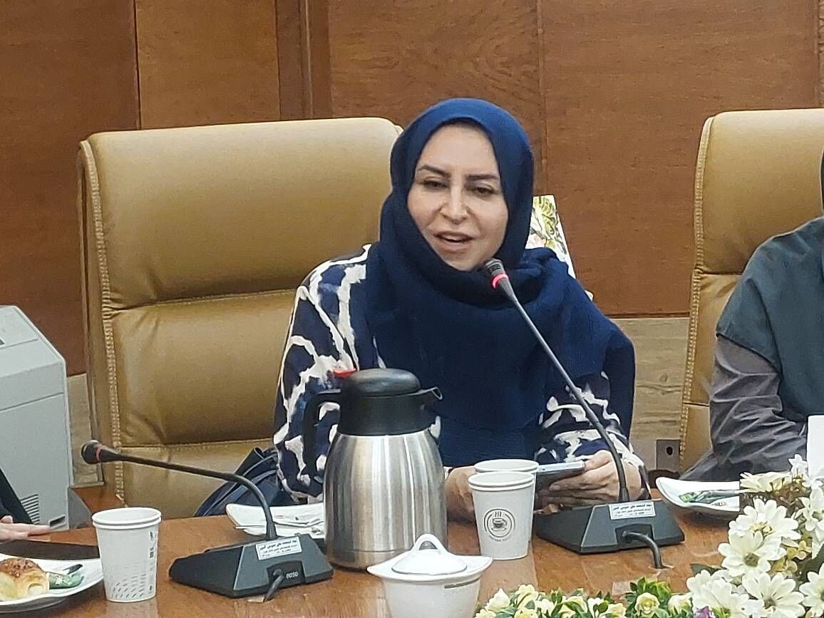 محفل شعرخوانی «زمزمه قدسیان» در کتابخانه مرکزی پارک شهر برگزار شد
