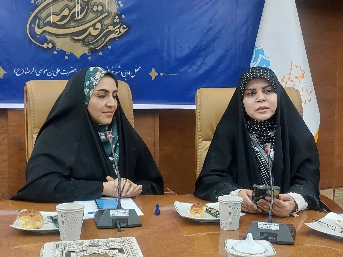 محفل شعرخوانی «زمزمه قدسیان» در کتابخانه مرکزی پارک شهر برگزار شد