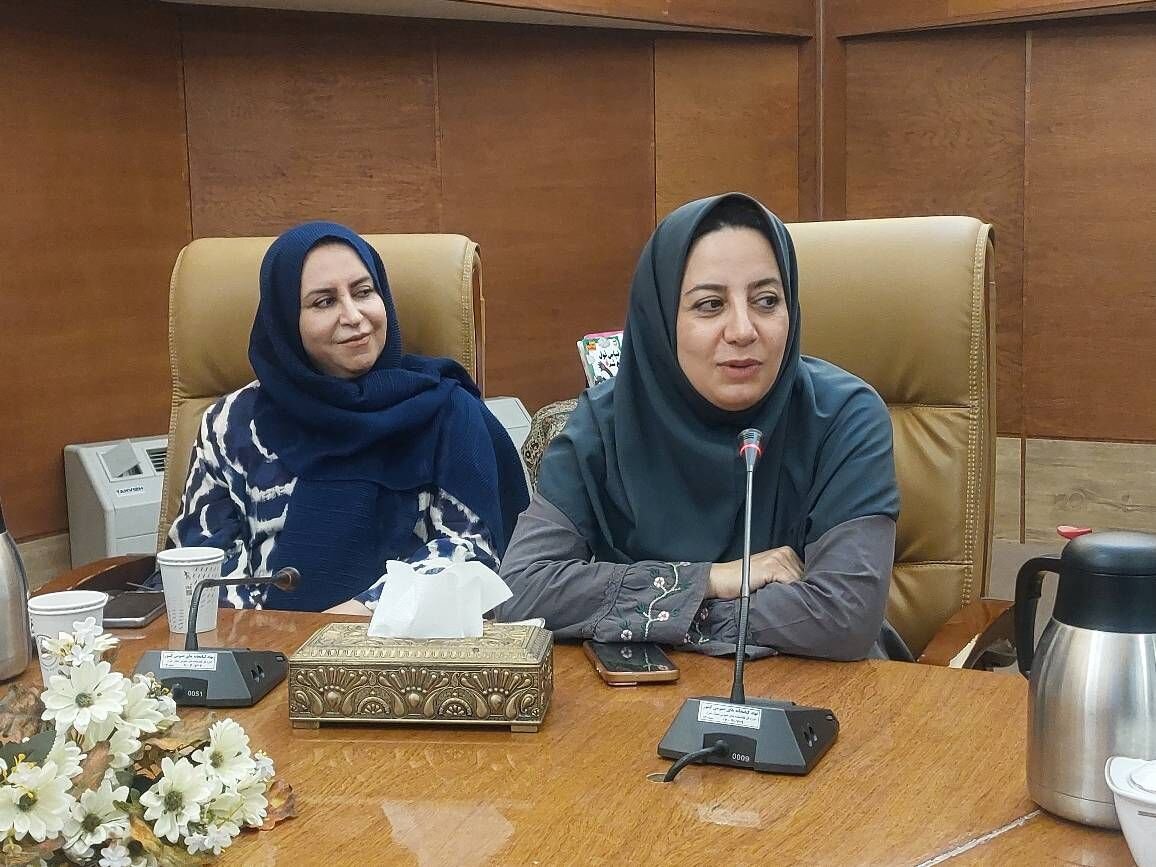 محفل شعرخوانی «زمزمه قدسیان» در کتابخانه مرکزی پارک شهر برگزار شد