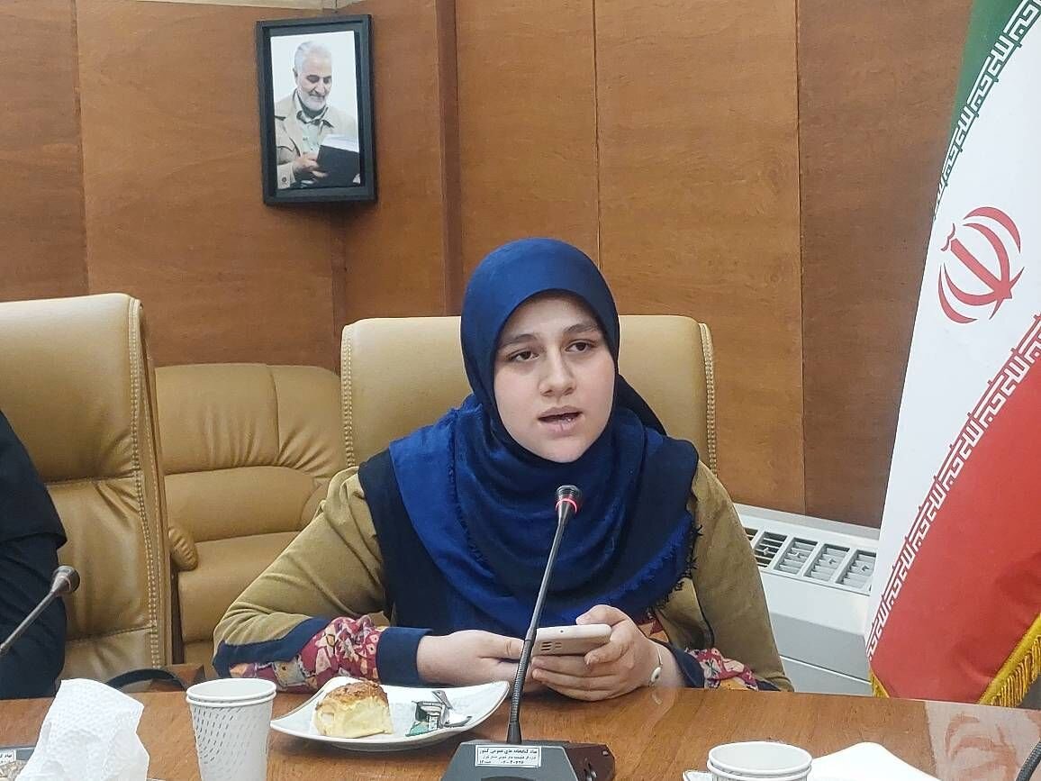محفل شعرخوانی «زمزمه قدسیان» در کتابخانه مرکزی پارک شهر برگزار شد