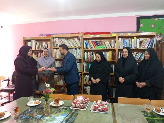 معلمانِ کتابخوان؛ ستونهای ترویج آگاهی در شاهرود تجلیل شدند