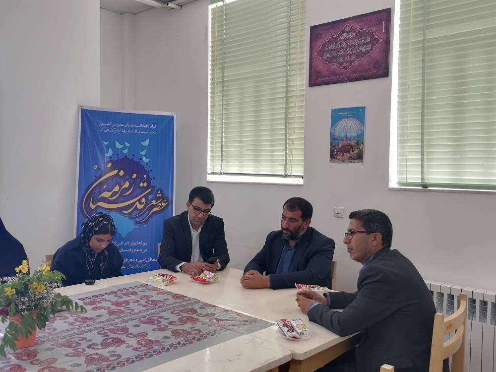 از «عصر شعر زمزمه قدسیان» تا «رونمایی از کتاب حکیمه» در شهرستان ابرکوه برگزار شد