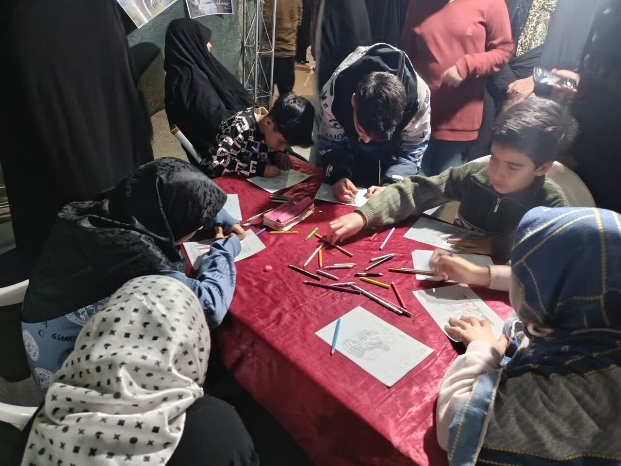 برپایی موکب فرهنگی اداره کتابخانههای عمومی شهرستان گلپایگان در تجمعات شبانه