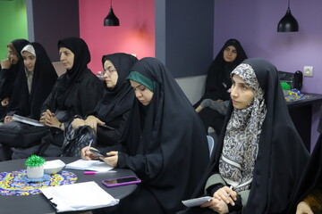 نشست ادبی «روایت داستان‌های جنگ برای کودکان و نوجوانان» در اراک