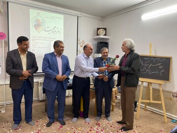 تجلیل از مقام معلم و یاد استاد مطهری در کتابخانه عمومی حضرت زهرا(س) شهر حمیدیا
