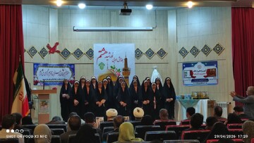 طنین "زمزمه ی قدسیان" در همایش ادبی خورشید هشتم شهرستان مروست