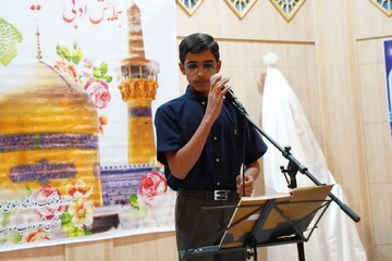 طنین "زمزمه ی قدسیان" در همایش ادبی خورشید هشتم شهرستان مروست