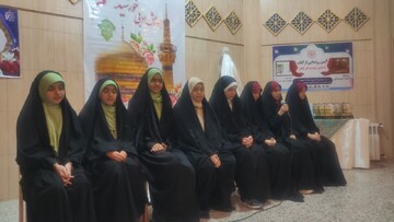 طنین "زمزمه ی قدسیان" در همایش ادبی خورشید هشتم شهرستان مروست