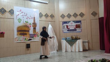 طنین "زمزمه ی قدسیان" در همایش ادبی خورشید هشتم شهرستان مروست