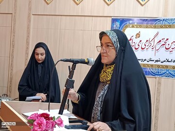 طنین "زمزمه ی قدسیان" در همایش ادبی خورشید هشتم شهرستان مروست