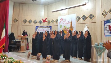 طنین "زمزمه ی قدسیان" در همایش ادبی خورشید هشتم شهرستان مروست