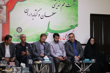 نشست صمیمی دانش آموزان و معلمان
