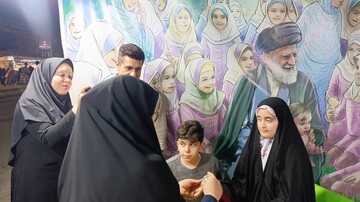 حضور مدیرکل امور بانوان و خانواده استانداری در غرفه کتابخانه های لرستان