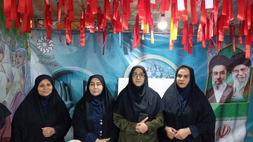 حضور مدیرکل امور بانوان و خانواده استانداری در غرفه کتابخانه های لرستان