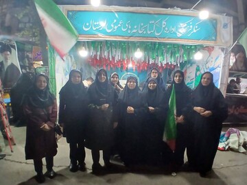 حضور مدیرکل امور بانوان و خانواده استانداری در غرفه کتابخانه های لرستان