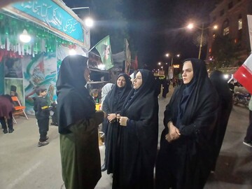 حضور مدیرکل امور بانوان و خانواده استانداری در غرفه کتابخانه های لرستان
