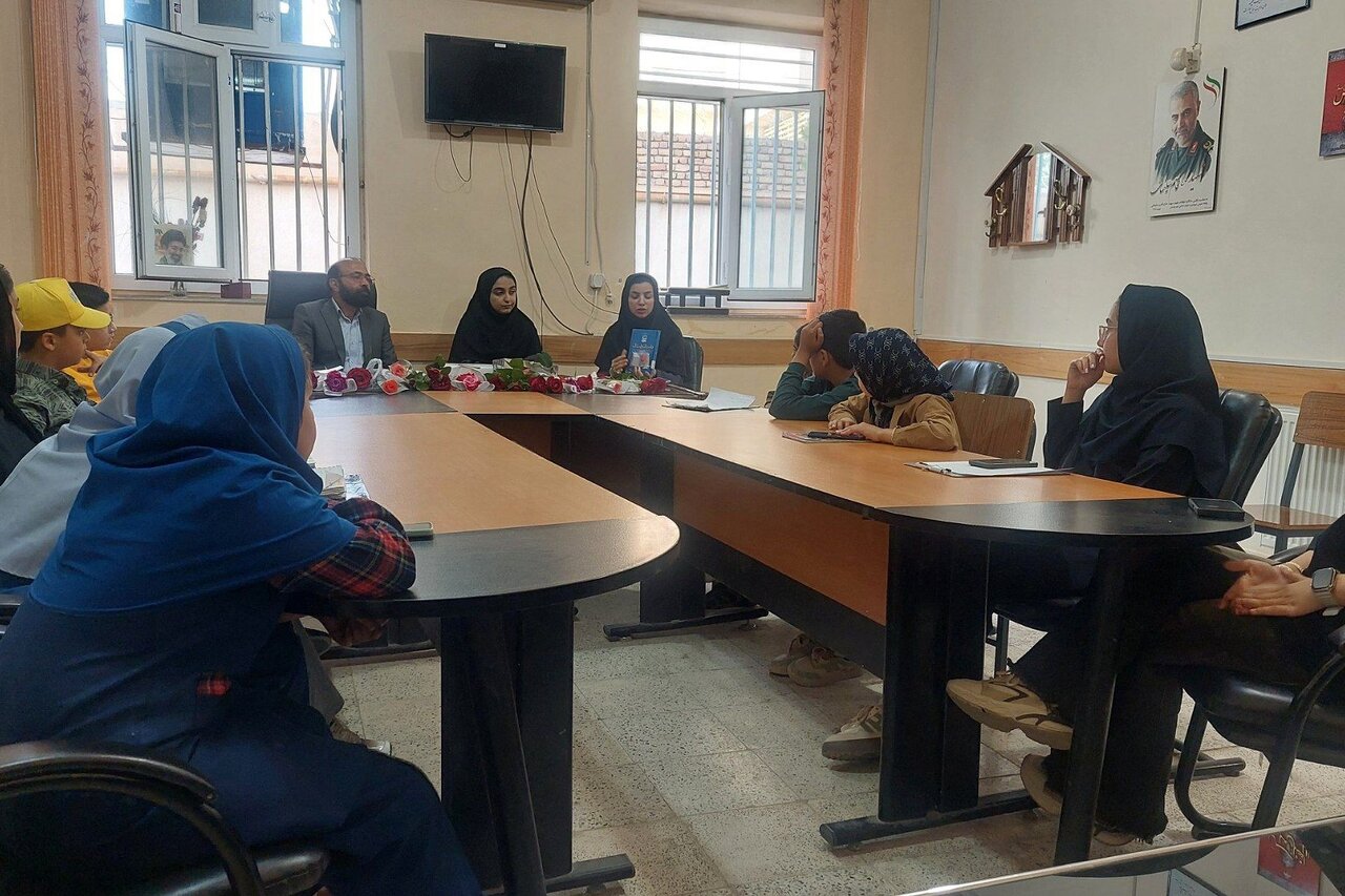 تجلیل از مقام معلم و یاد استاد مطهری در محفل ادبی کتابخانه عمومی استاد احمدآرام شهرستان بردسکن