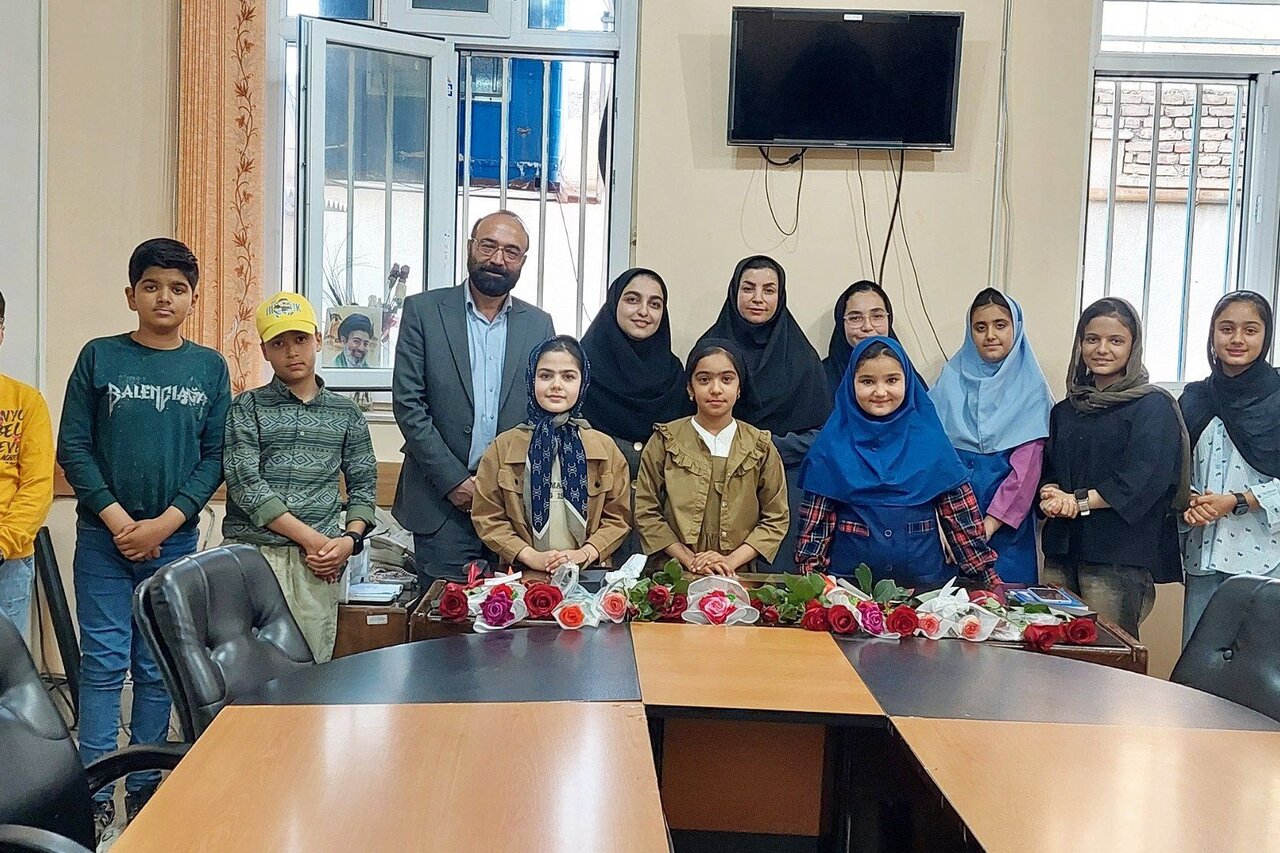 تجلیل از مقام معلم و یاد استاد مطهری در محفل ادبی کتابخانه عمومی استاد احمدآرام شهرستان بردسکن