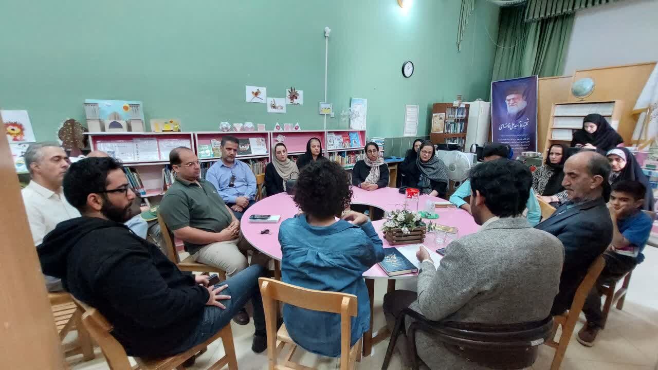 برگزاری سلسله نشستهای «نگارستان تاریخ» در کتابخانه عمومی نایین