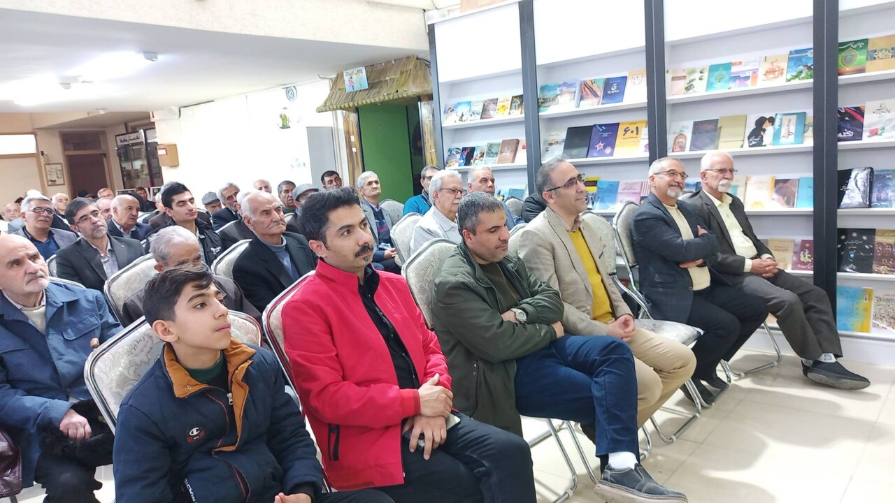 رونمایی از دیوان شعر تائب در کتابخانه عمومی علامه طباطبایی شهرضا