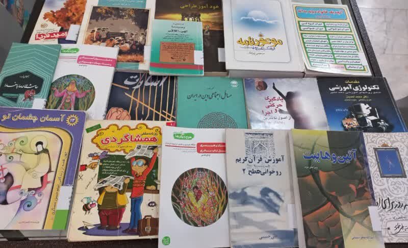 اهدای بیش از ۲۰۰ عنوان کتاب به کتابخانه سالار شهیدان(ع) کرکوند شهرستان مبارکه اصفهان