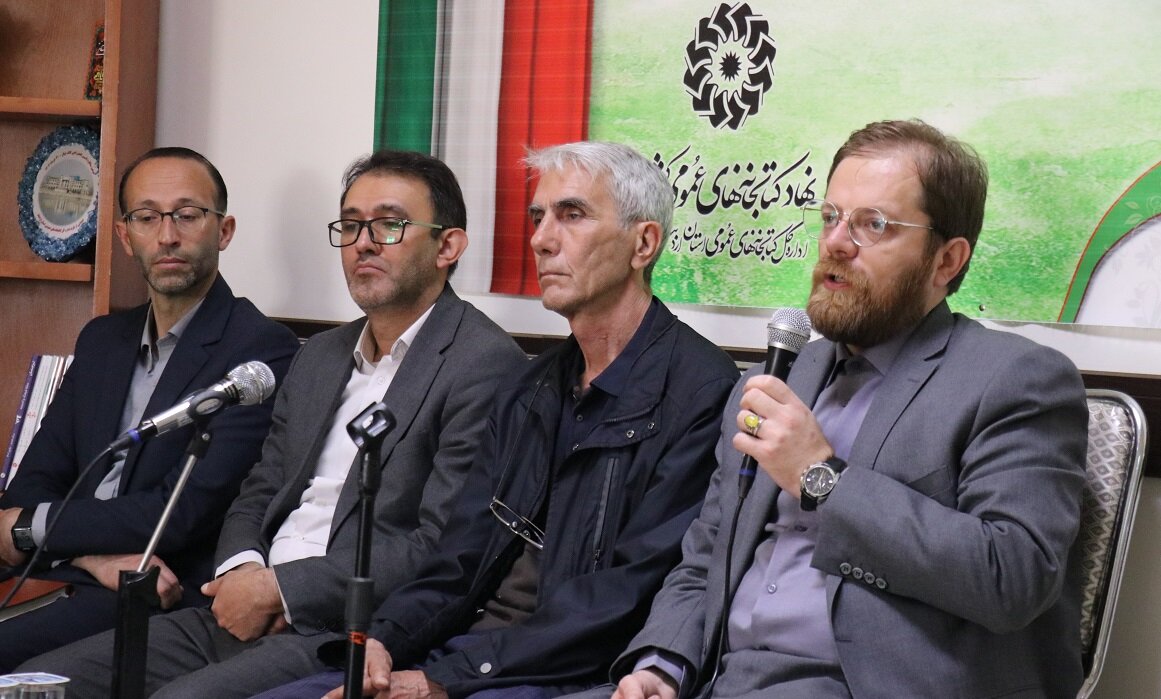 نشست هم‌اندیشی معلمان و کتابداران در کتابخانه مرکزی اردبیل