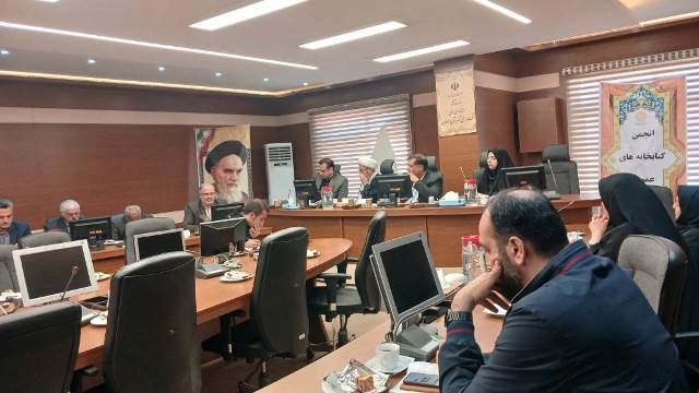 برگزاری نخستین نشست انجمن کتابخانه‌های عمومی دامغان؛ رونمایی از کتاب «بچه مدرسه‌ای» در روز معلم