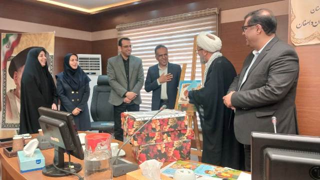 برگزاری نخستین نشست انجمن کتابخانههای عمومی دامغان؛ رونمایی از کتاب «بچه مدرسهای» در روز معلم