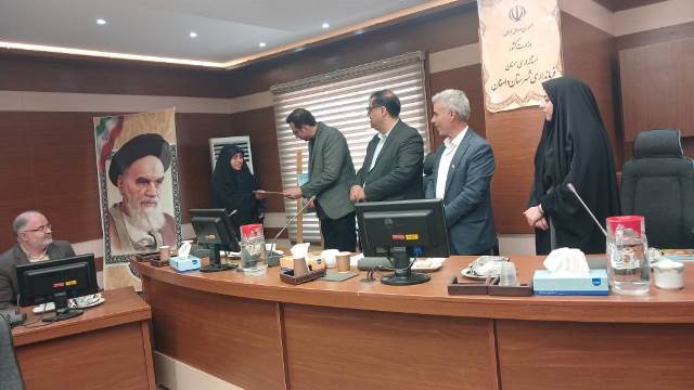 برگزاری نخستین نشست انجمن کتابخانههای عمومی دامغان؛ رونمایی از کتاب «بچه مدرسهای» در روز معلم