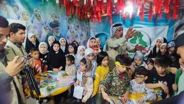 حضور موکب‌داران عراقی در غرفه اداره کل کتابخانه های لرستان