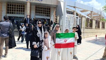 پویش حامی و زنجیره ی انسانی در دهمین روز از اردیبهشتی که به نام خلیج فارس ثبت شده و به حمایت از مکانهای فرهنگی که در جنگ رمضان آسیب دیدند