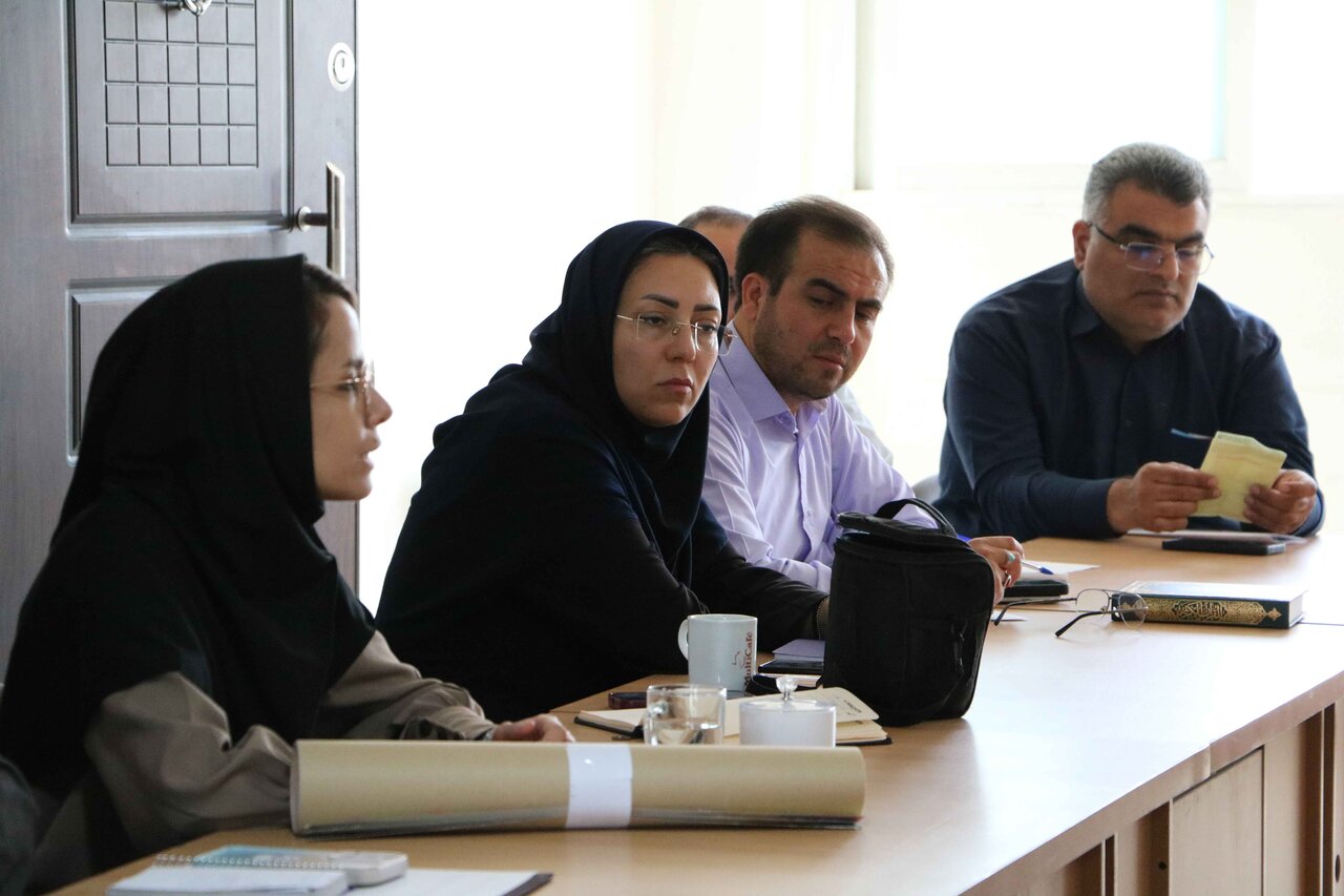 تقدیر از کتابدار کتابخانه عمومی فرهنگ حصار گرمخان به پاس فعالیتهای فرهنگی و جذب خیر