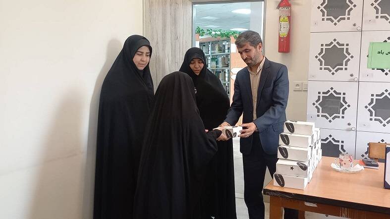 برنامه های گرامیداشت مقام معلم، به همت کتابداران در کتابخانه های استان تهران