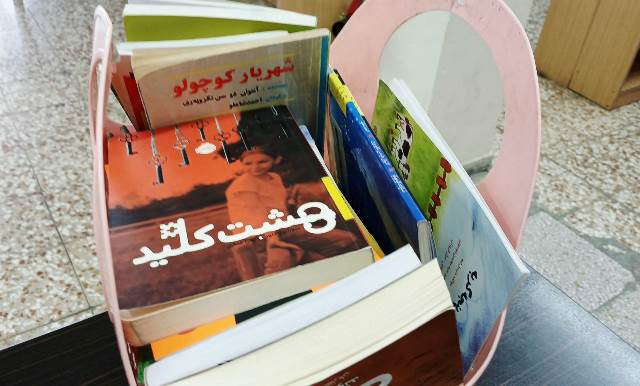 زنبیلی از جنس رؤیا؛ وقتی کتاب، تنهاهمراه یک دختر است