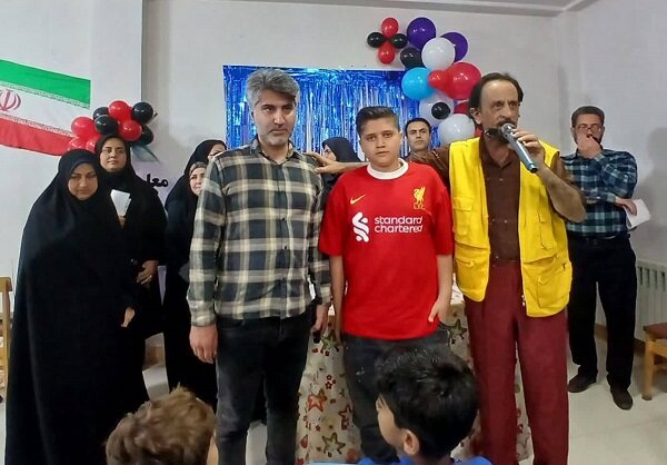 مراسم روز معلم و یادبود شهدای میناب در رستم‌آباد برگزار شد