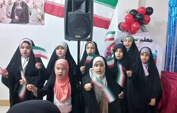 مراسم روز معلم و یادبود شهدای میناب در رستم‌آباد برگزار شد