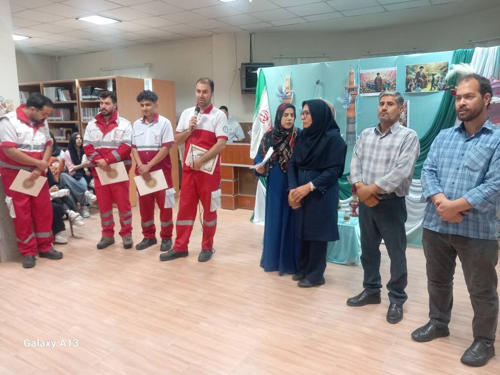 تجلیل از امدادگران هلال‌احمر در کتابخانه‌های عمومی استان البرز