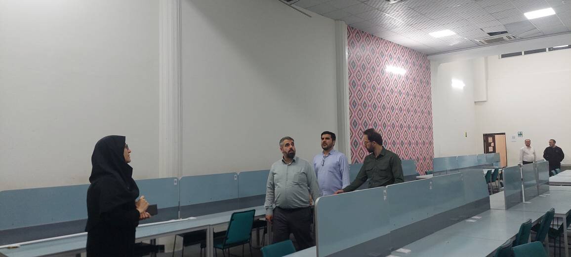 بازدید مدیران ارشد نهاد از خسارتهای واردشده به کتابخانه مرکزی خرمآباد ناشی از جنگ رمضان