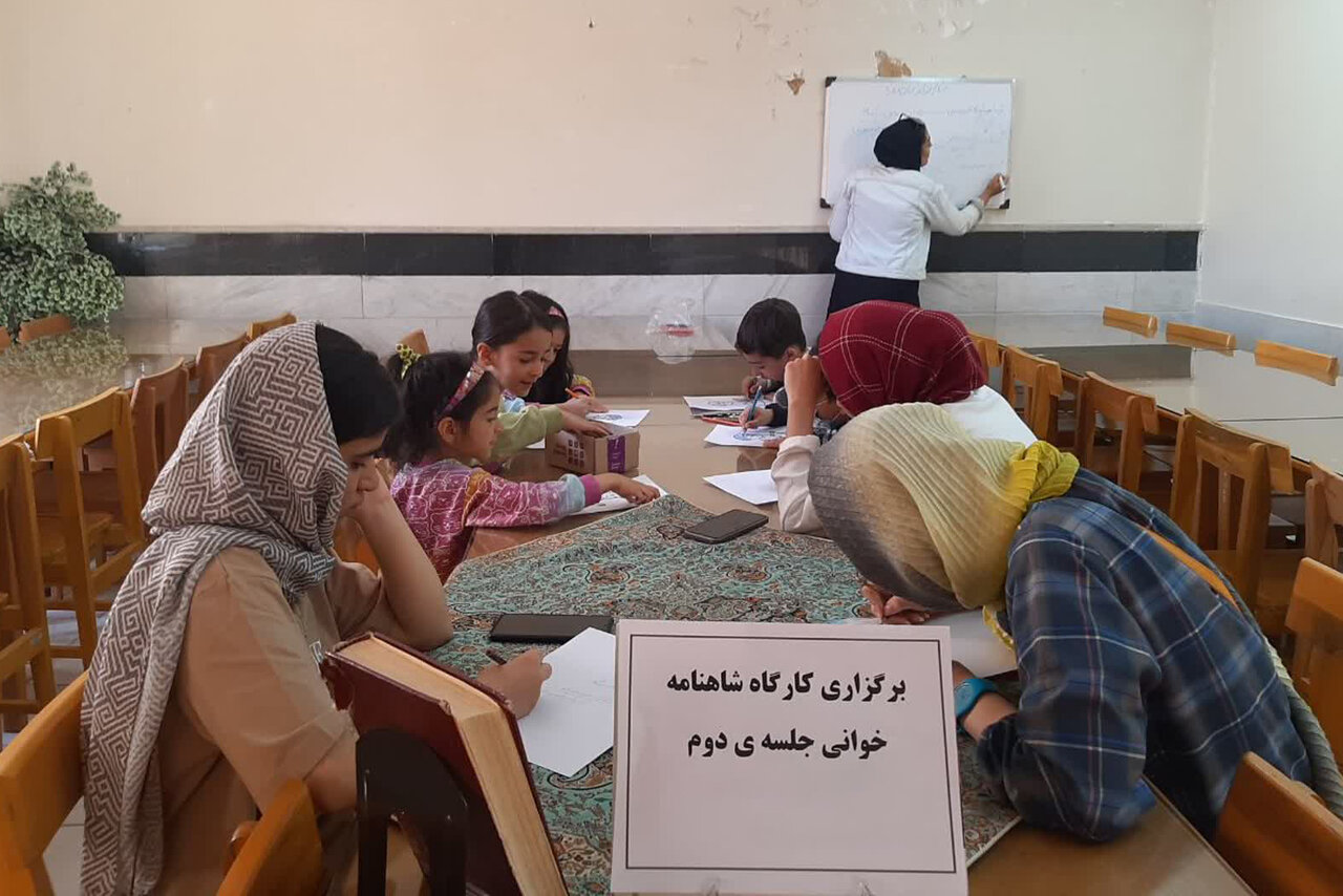 برگزاری برنامههای فرهنگی هنری در کتابخانه حضرت علی بن ابیطالب(ع) اراک