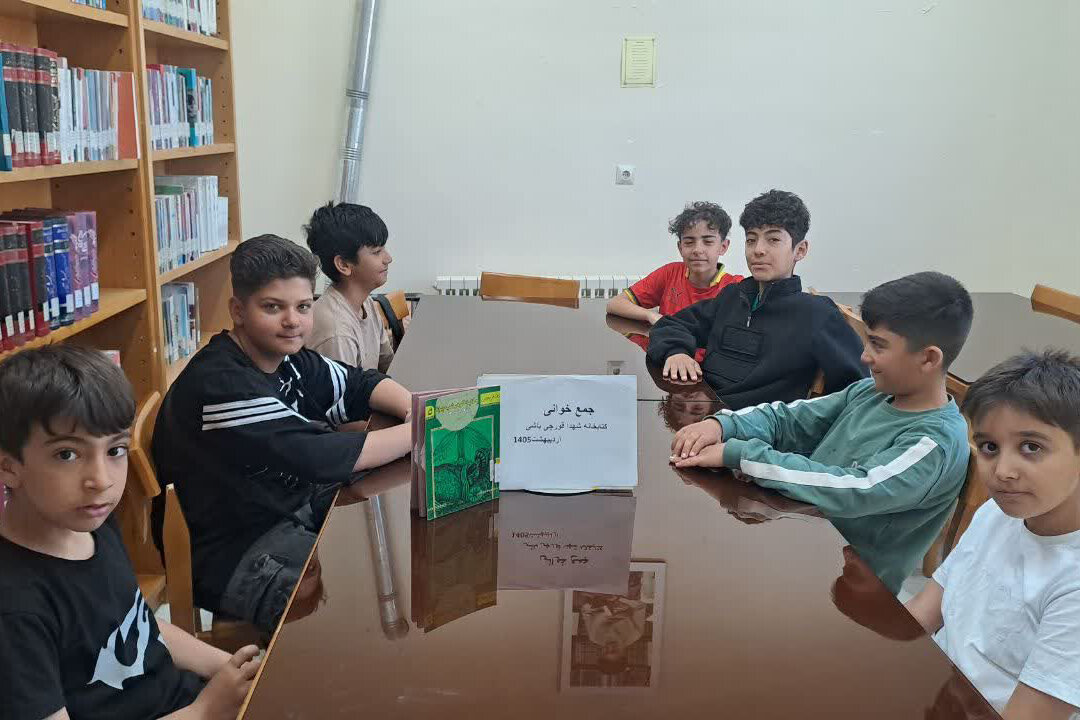 حال خوش خواندن در کتابخانه عمومی شهدای شهر قورچی‌باشی
