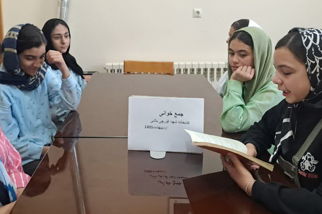 حال خوش خواندن در کتابخانه عمومی شهدای شهر قورچی‌باشی