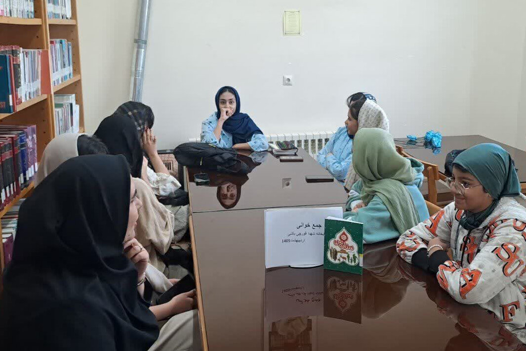 حال خوش خواندن در کتابخانه عمومی شهدای شهر قورچی‌باشی