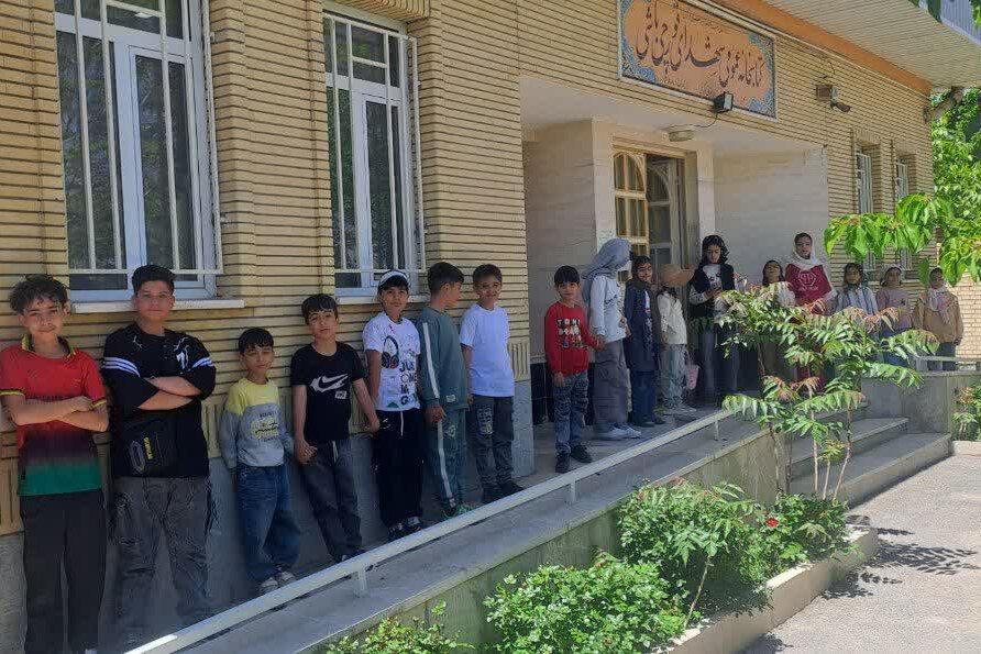 حال خوش خواندن در کتابخانه عمومی شهدای شهر قورچی‌باشی